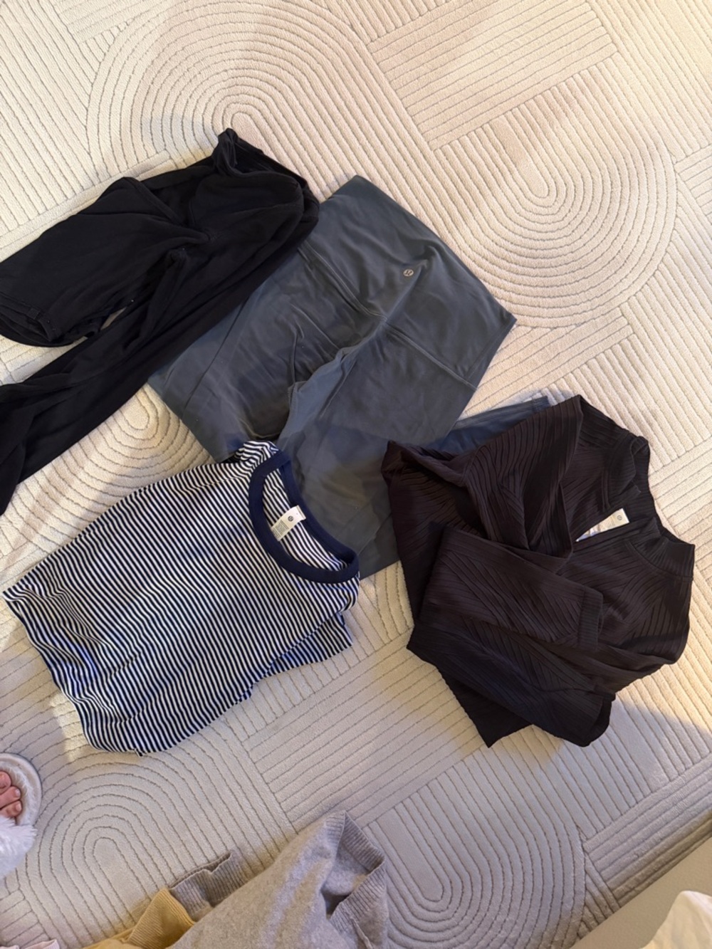 lululemon athletica BUNDLE! selling 4x pieces together.